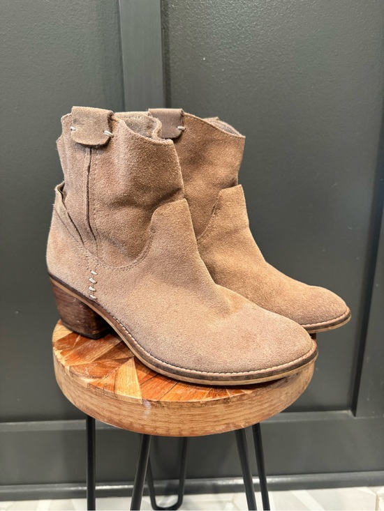 Dolce Vita Shoes - Dolce Vita Suede Ankle Bootie in Taupe - Women